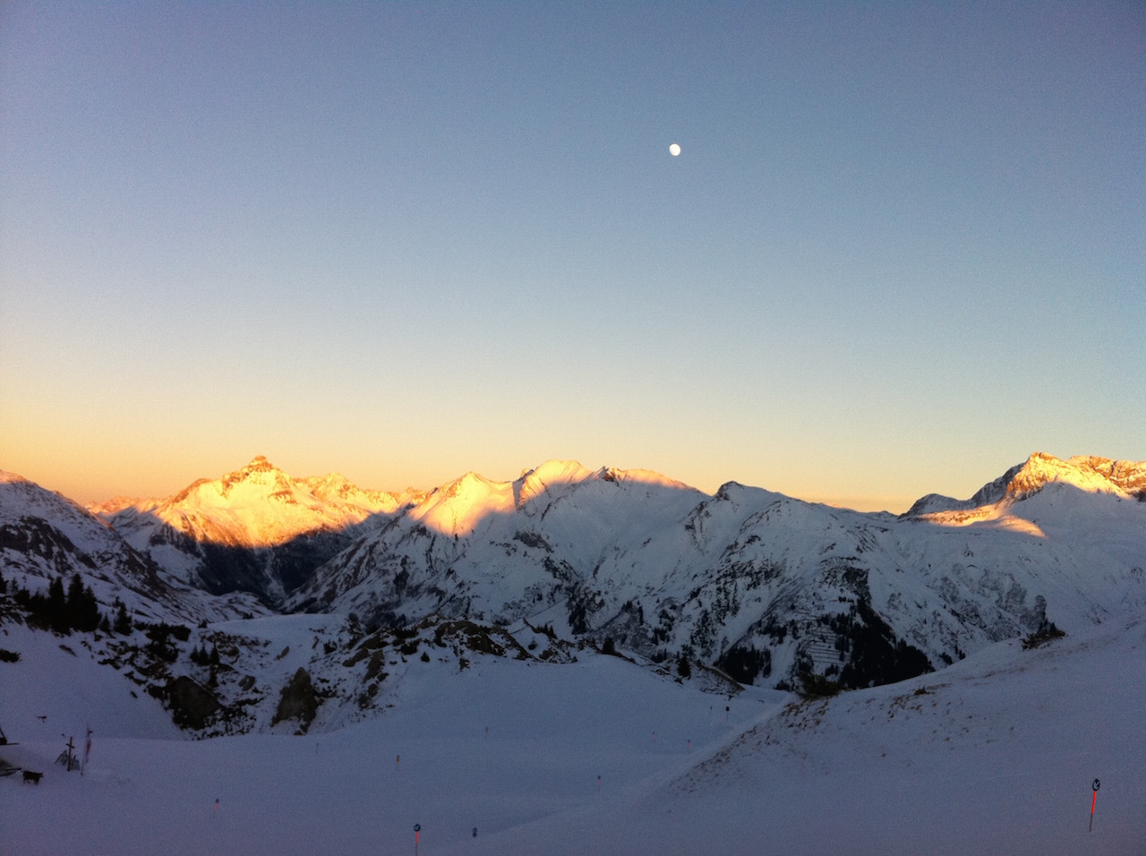 Tipp: Absacker auf der Balmalp trinken und zum Sonnenuntergang das Panorama genießen